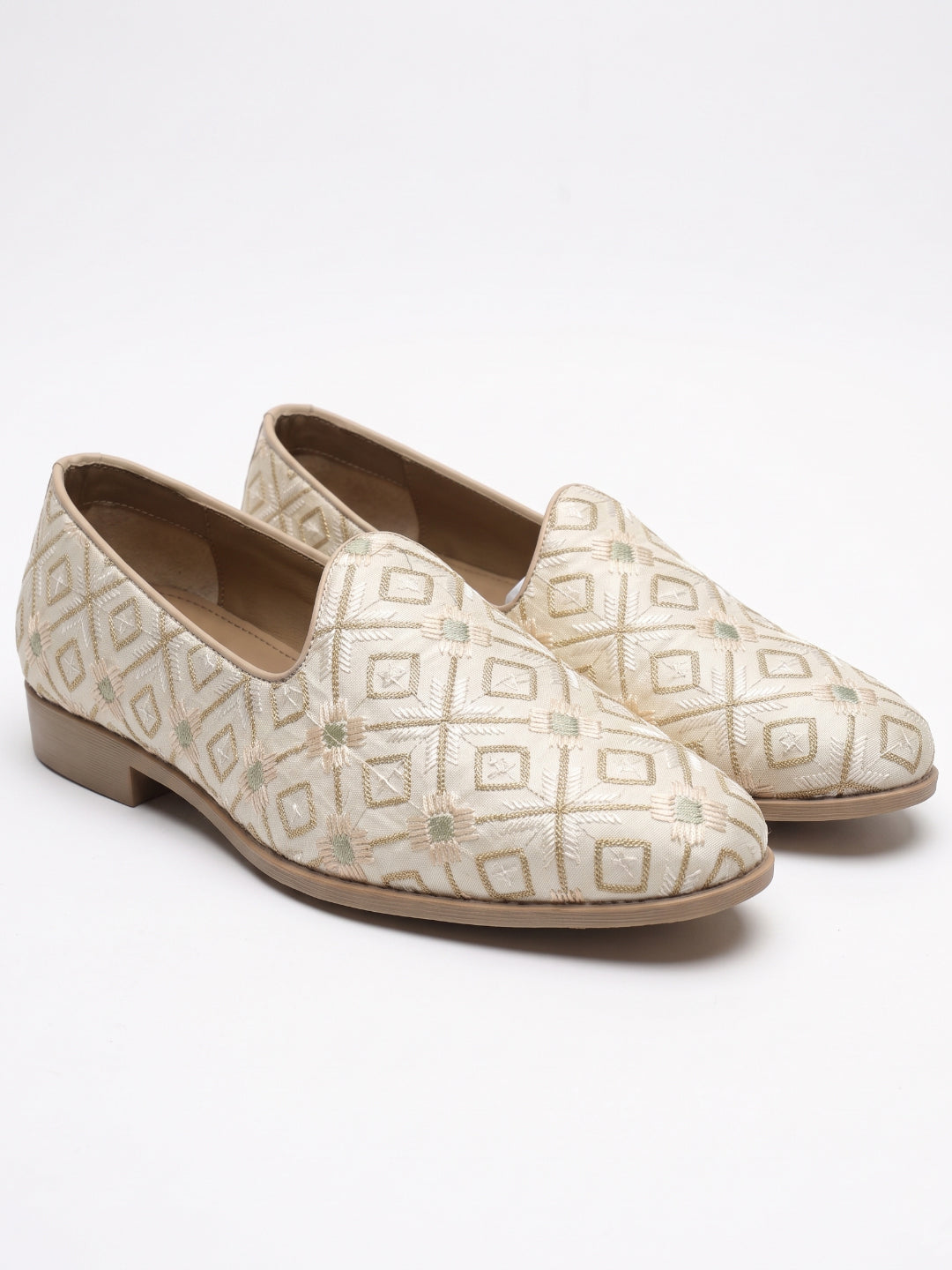 Ethnic Beige Embroidered Jutti-002