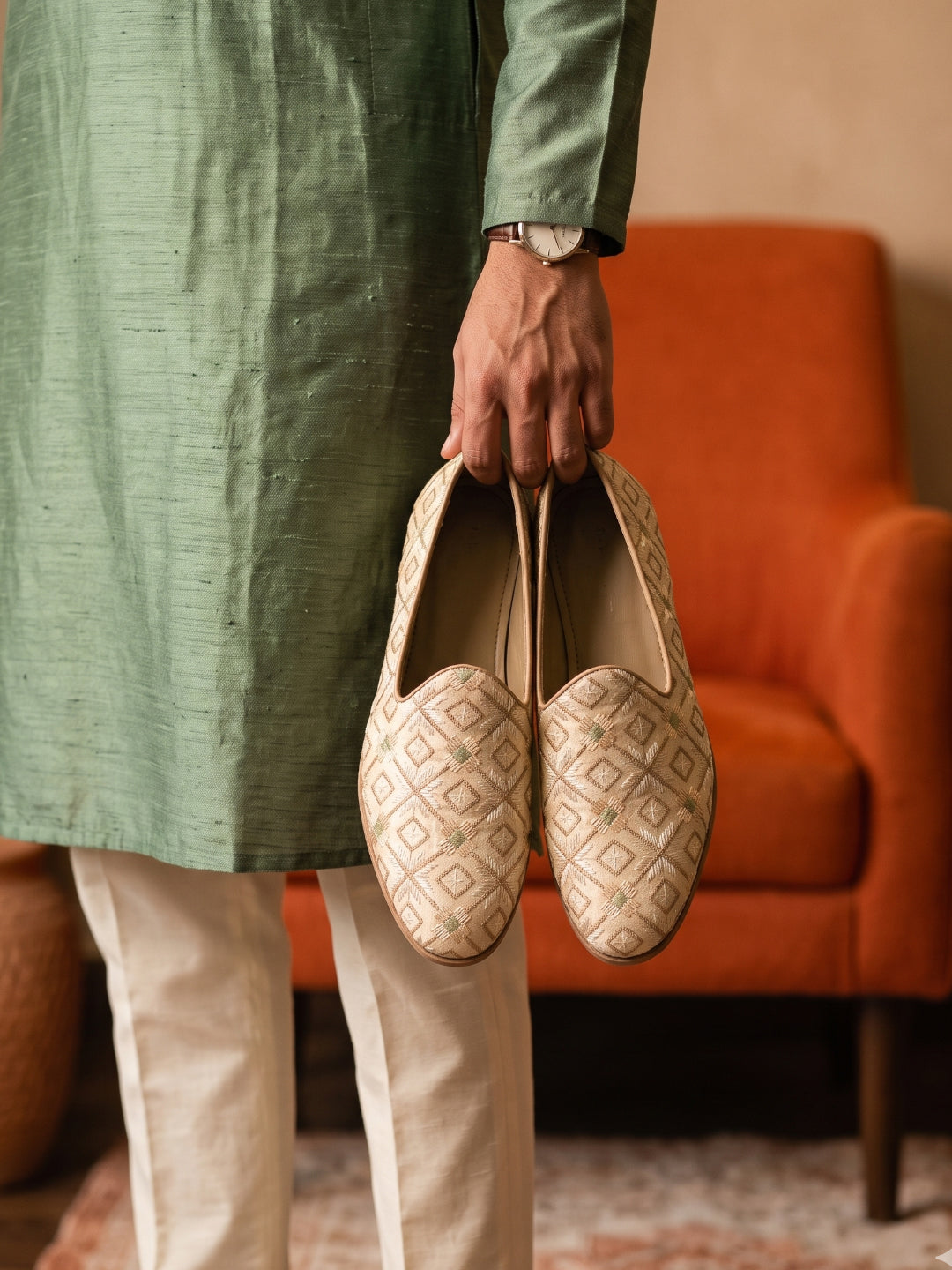 Ethnic Beige Embroidered Jutti-002