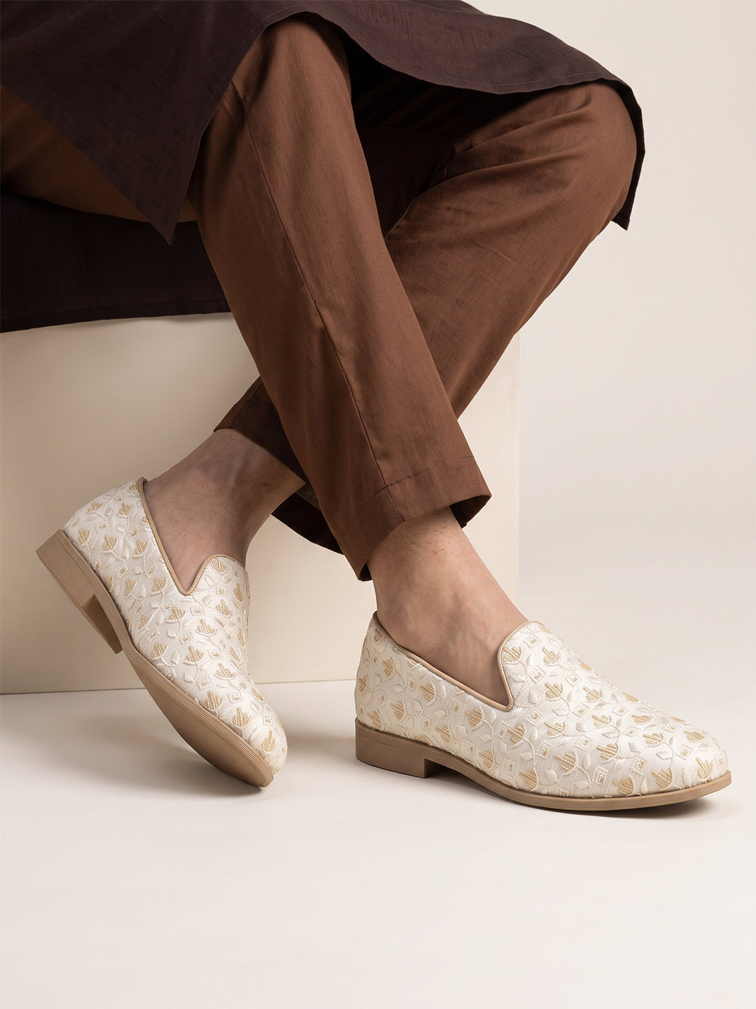 Ethnic Ivory Embroidered Slip-on-003
